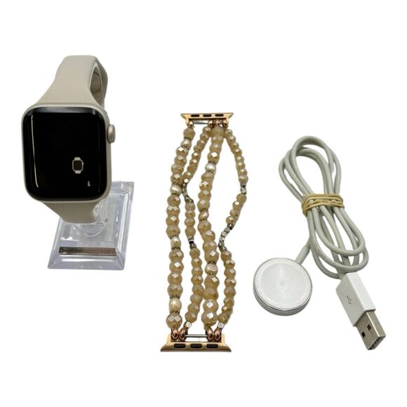 Apple Watch SE 2nd Gen A2726 Unlocked 40mm Aluminum Silver w/ 2 band - Picture 1 of 7